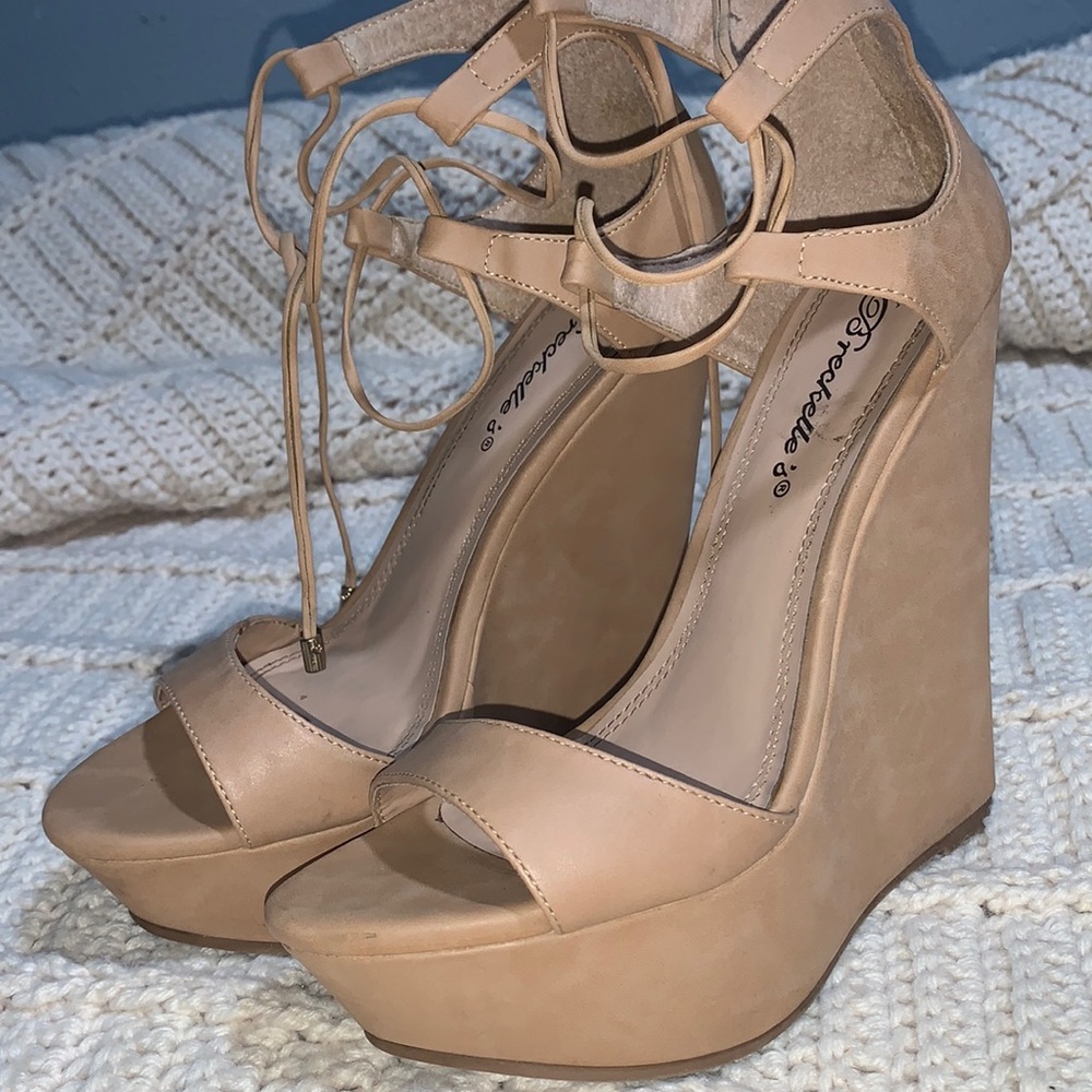 Tan tie wedge platform